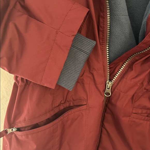 Columbia waterproof Burgundy Jacket - Picture 3 of 6